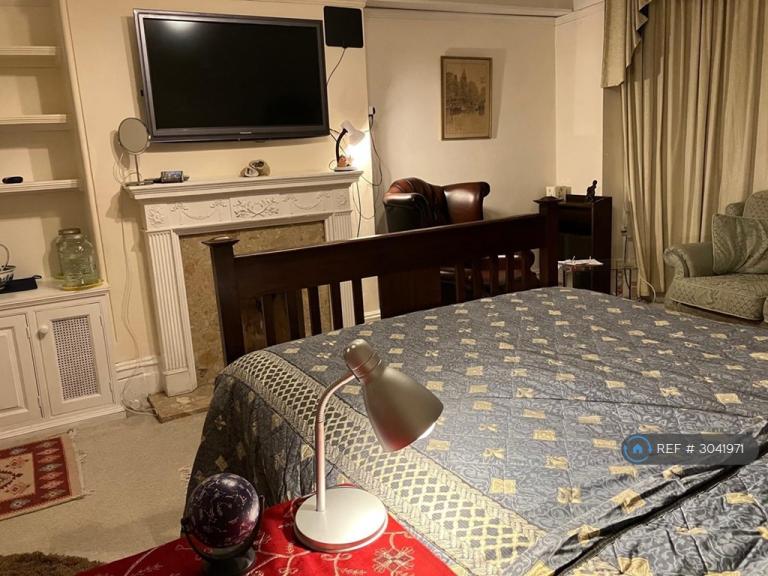 Room St Vincent's Road in Southend-on-Sea