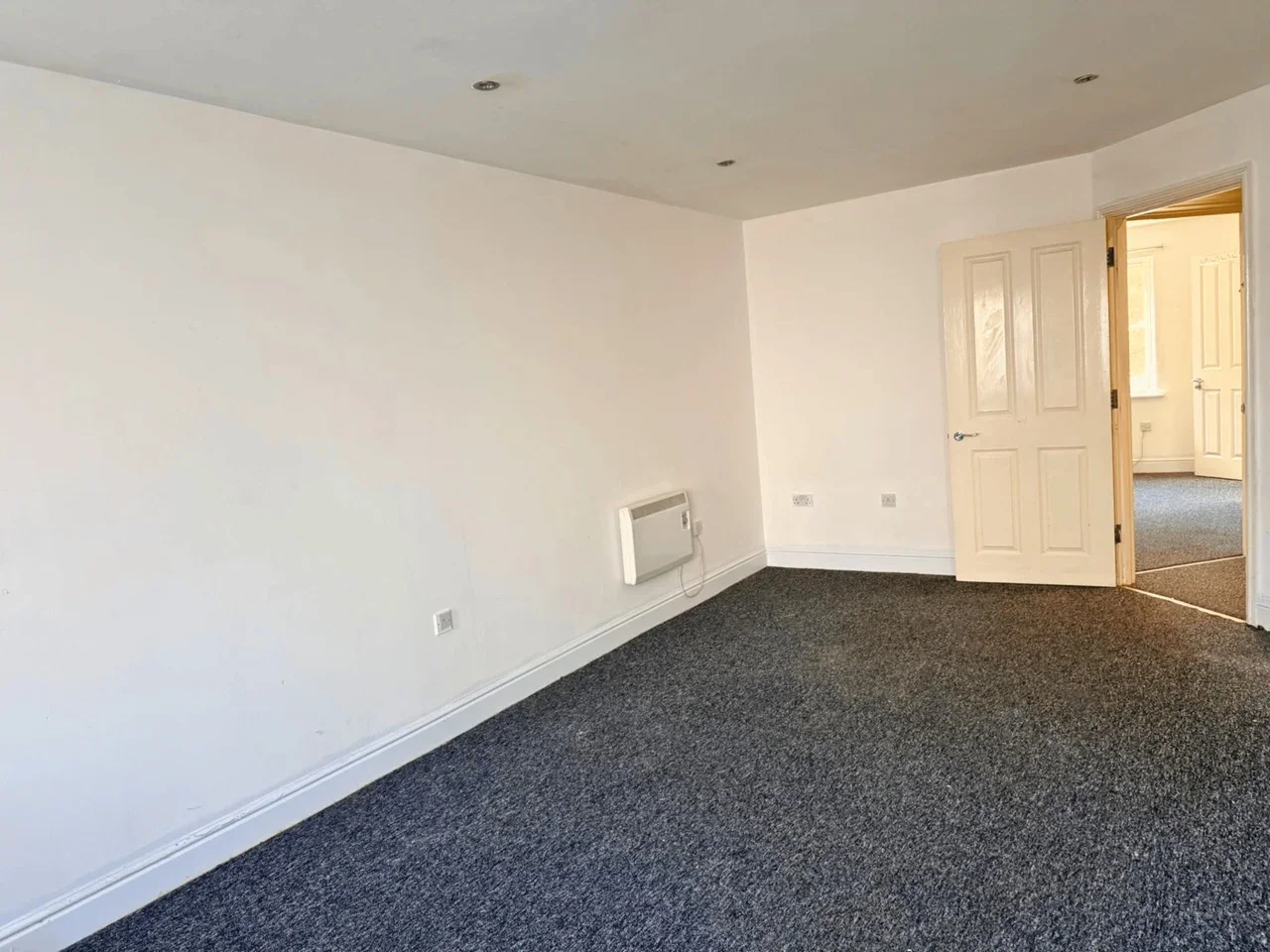 Flat Tanner Street in Greater London