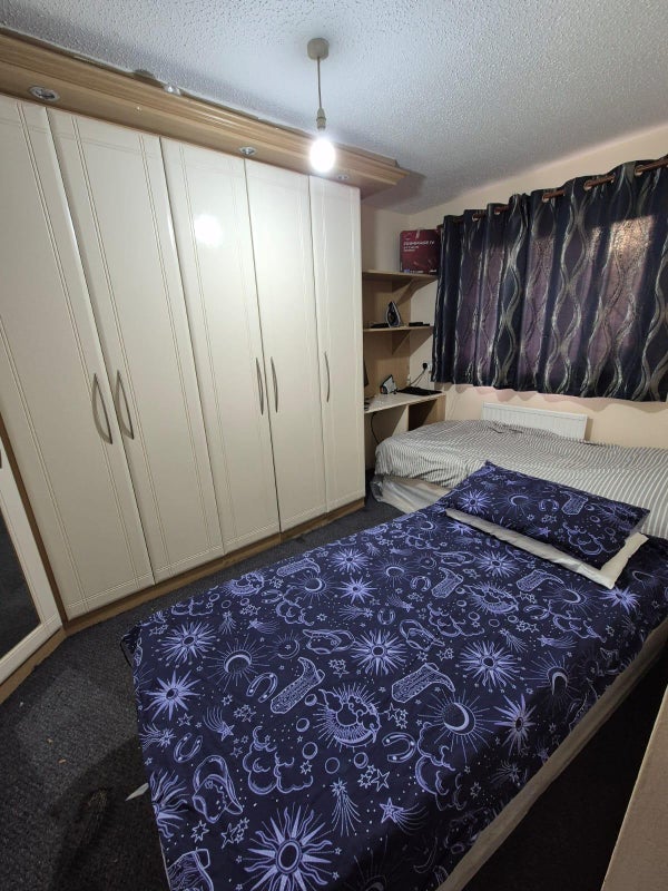 Room Bronte Close in Greater London