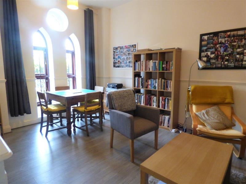 Flat Waldegrave Road in Greater London