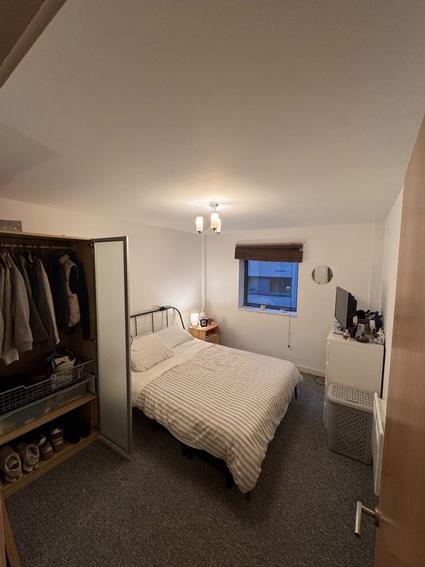 Room City Road East in Manchester