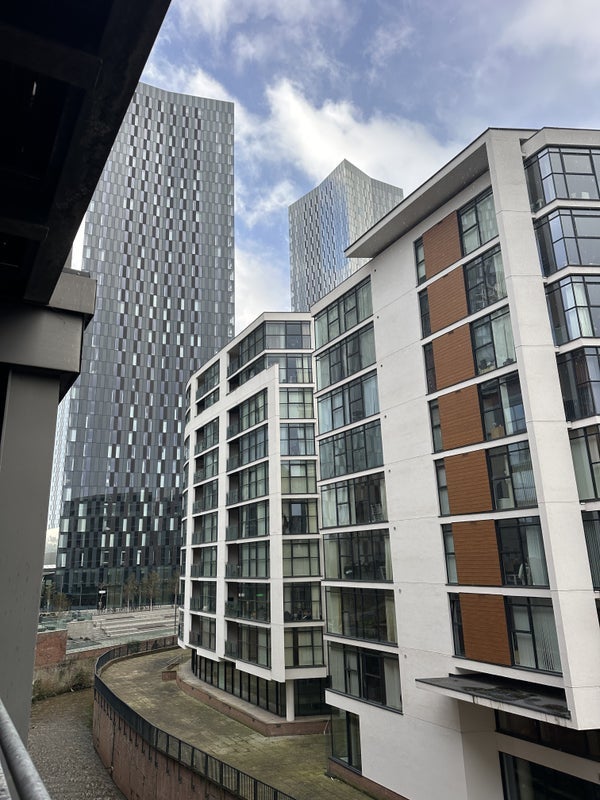 Room City Road East in Manchester