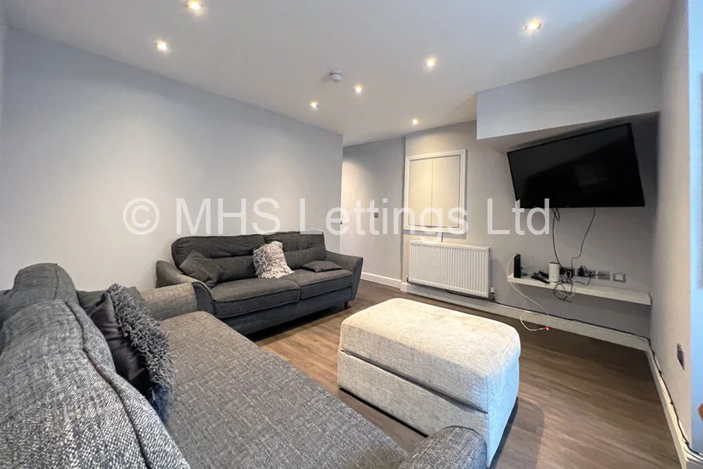 Flat Hartley Crescent in Leeds