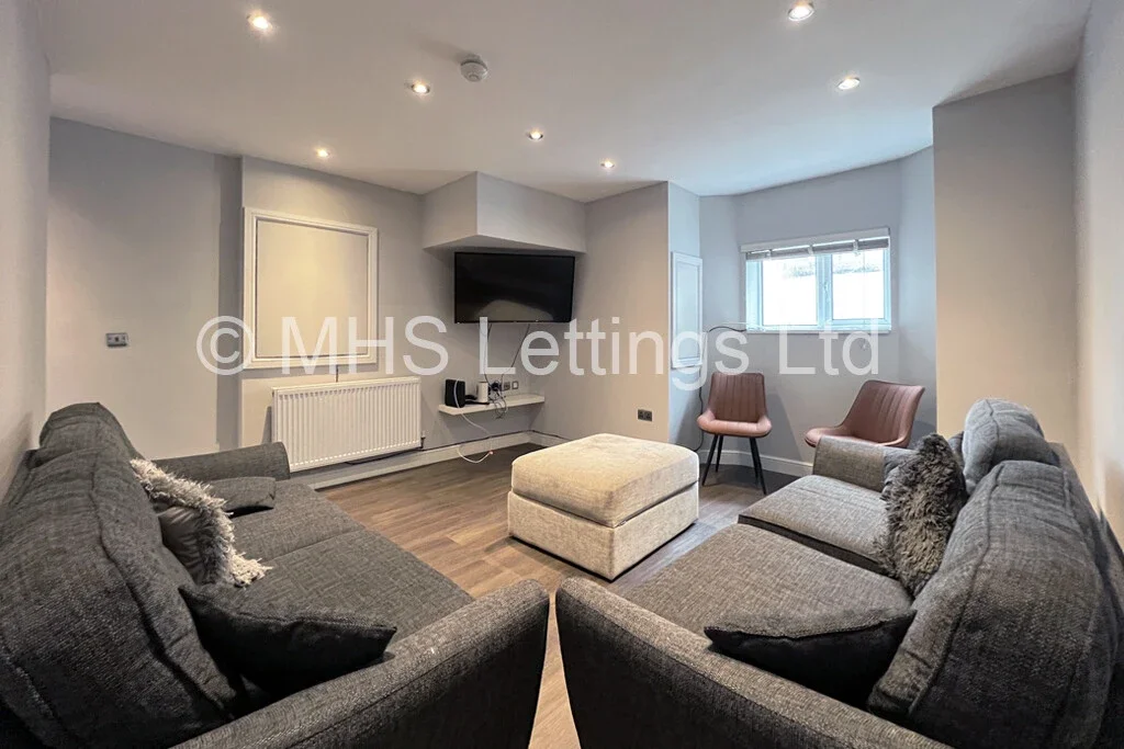 Flat Hartley Crescent in Leeds