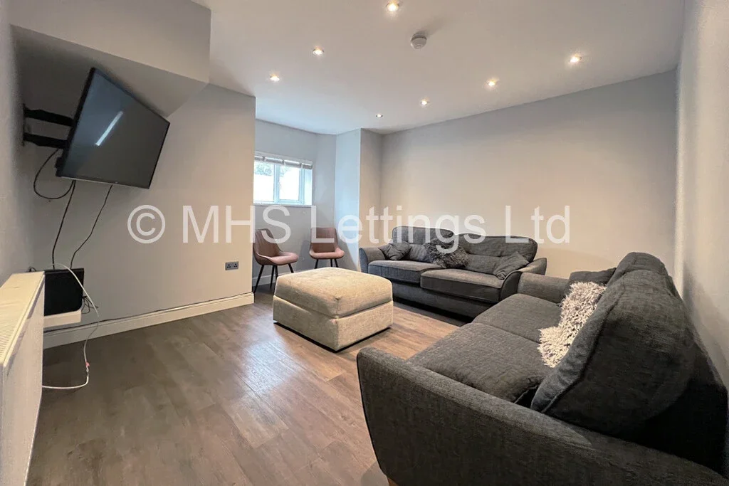Flat Hartley Crescent in Leeds