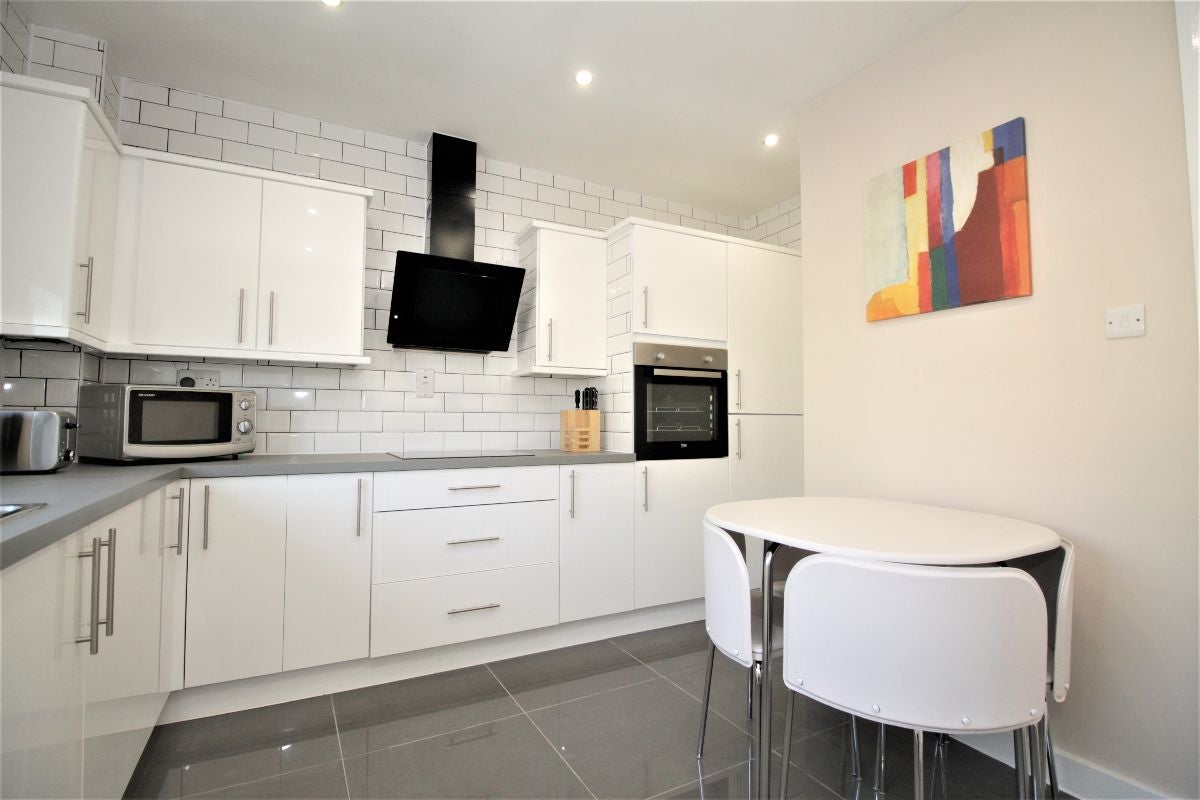 Flat Rich Street in Greater London