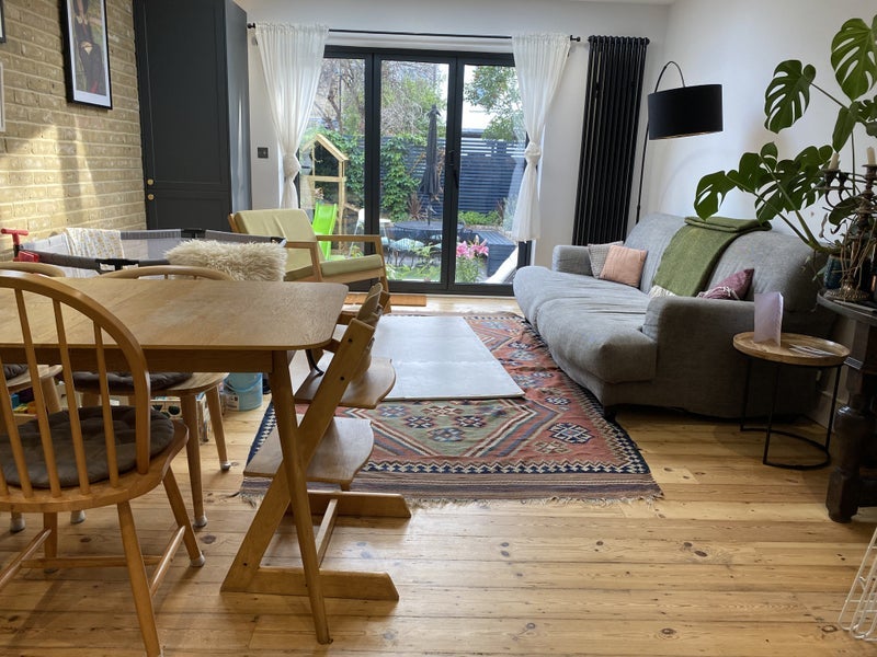 Room Cassiobury Road in Greater London