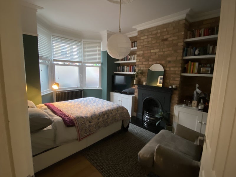 Room Cassiobury Road in Greater London