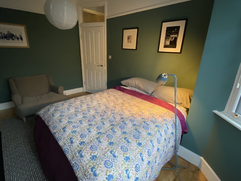 Room Cassiobury Road in Greater London