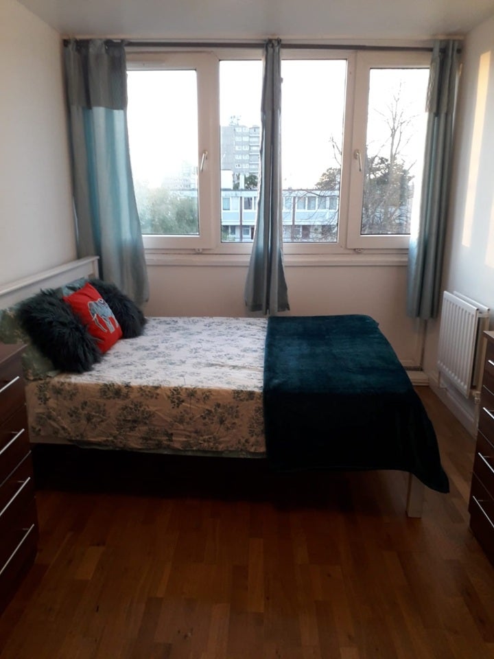 Room Holybourne Avenue in Greater London
