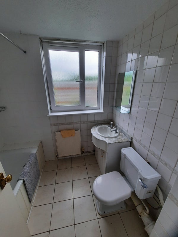 Room Carriage Drive West in Greater London