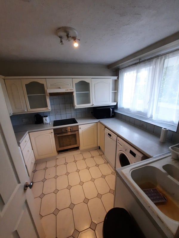 Room Carriage Drive West in Greater London