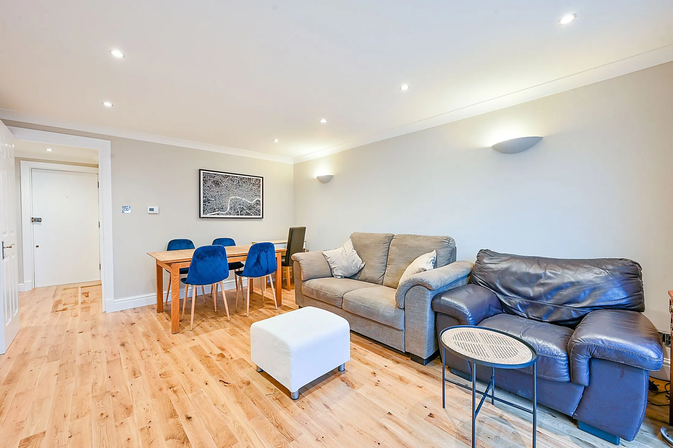 Flat Bourne Place in Greater London