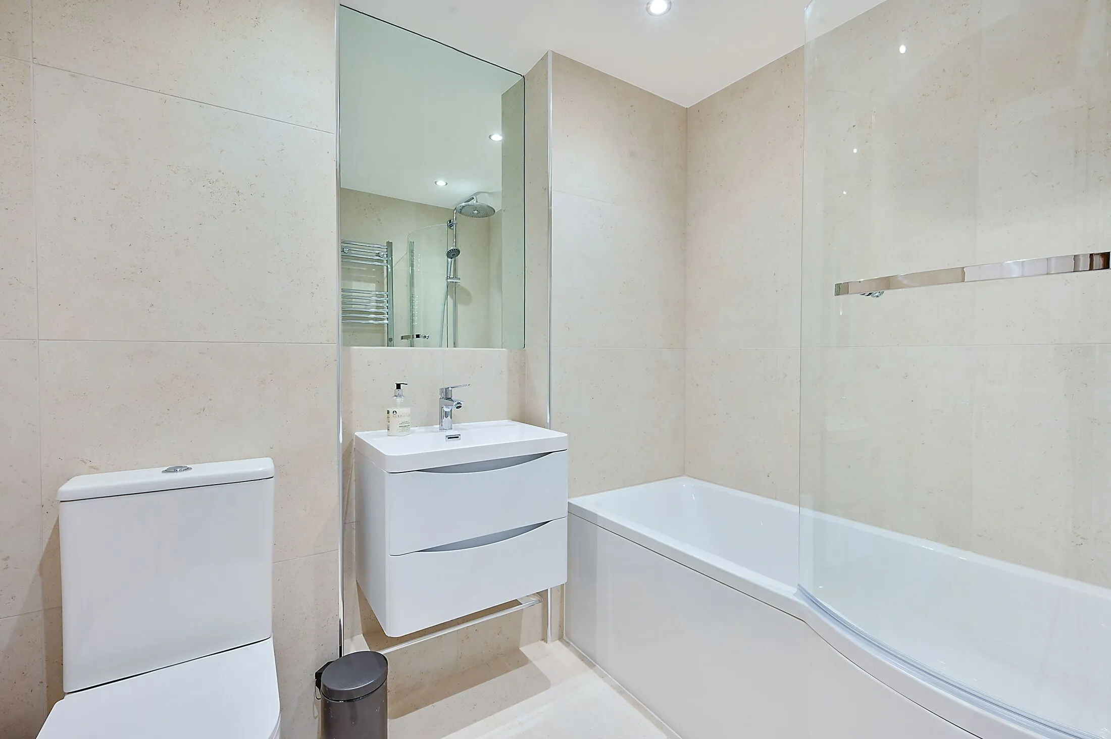 Flat Bourne Place in Greater London