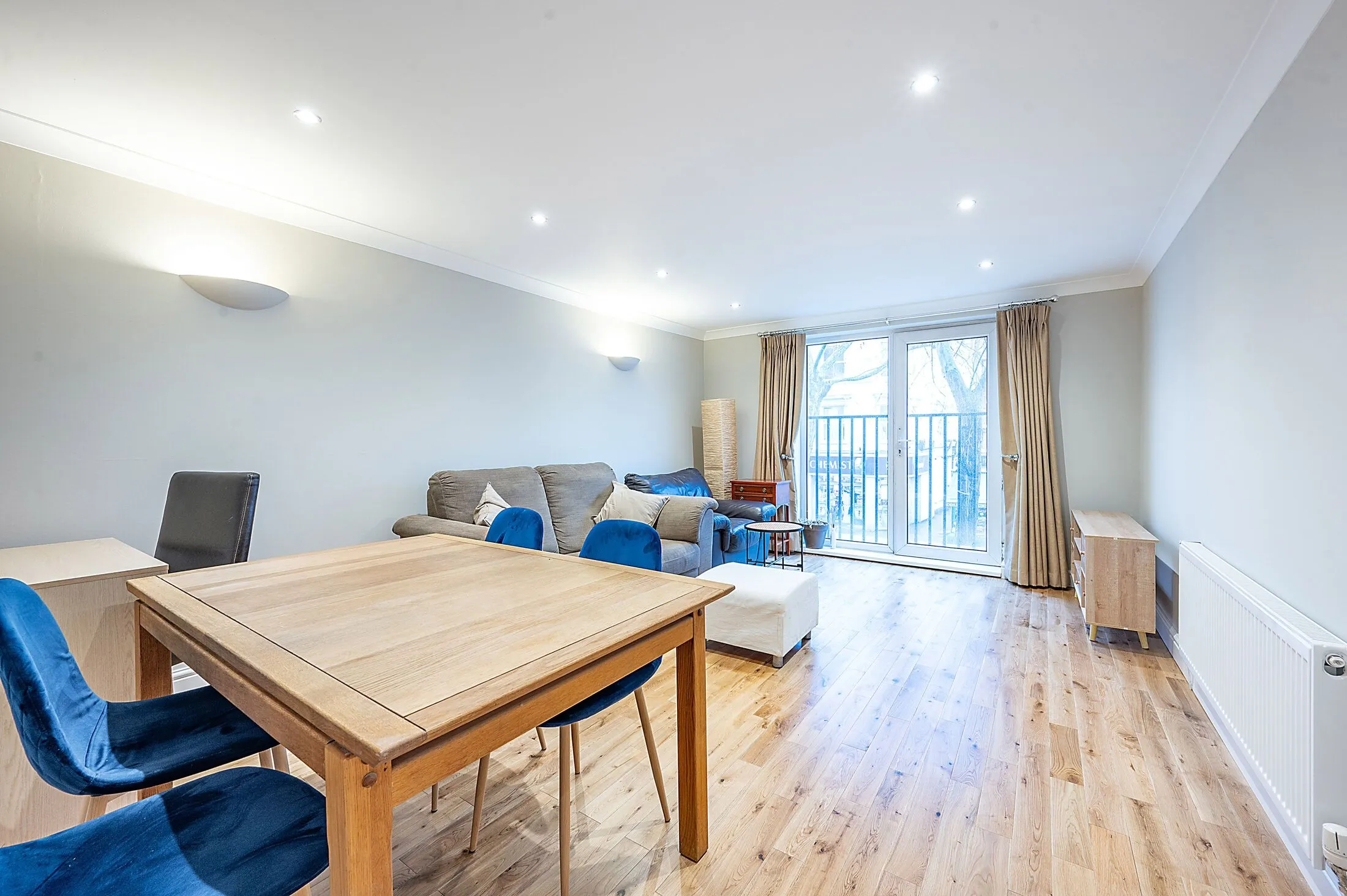 Flat Bourne Place in Greater London