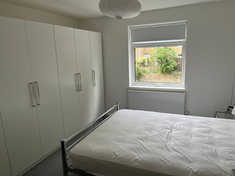 Room Cardinals Way in Greater London
