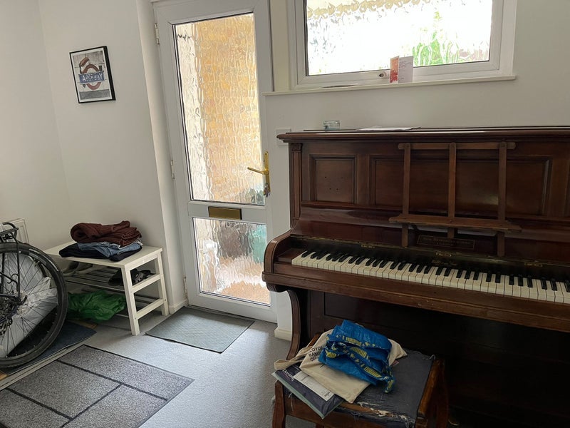 Room Cardinals Way in Greater London