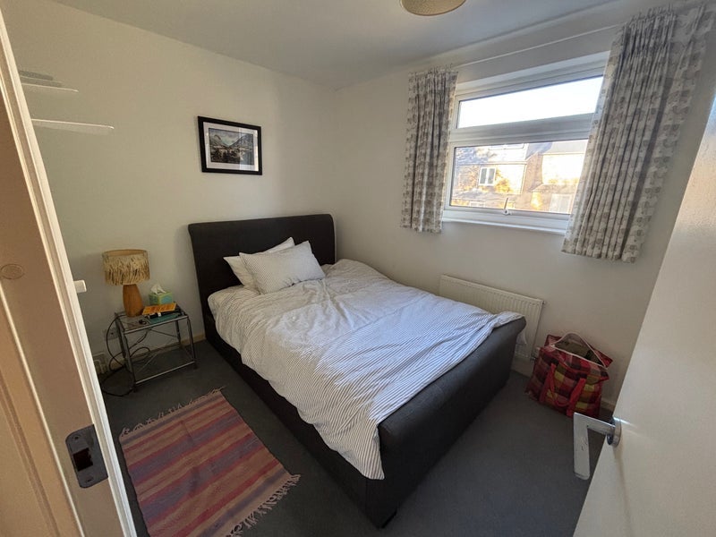 Room Cardinals Way in Greater London