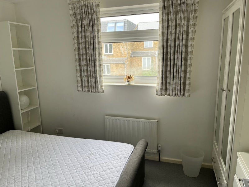 Room Cardinals Way in Greater London
