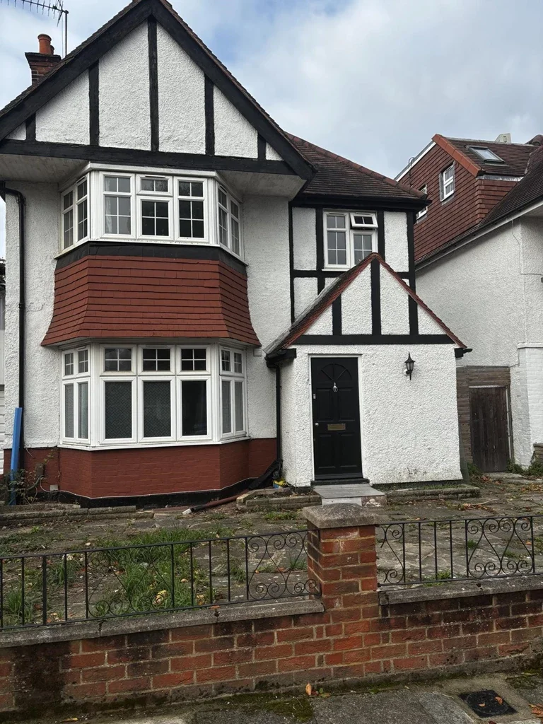 Room Rowsley Avenue in London