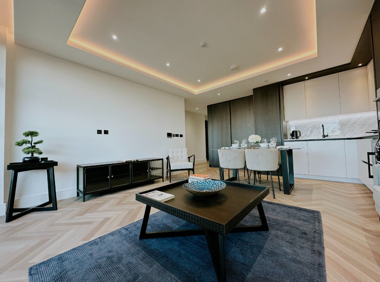 Flat Sawyer Street in Greater London