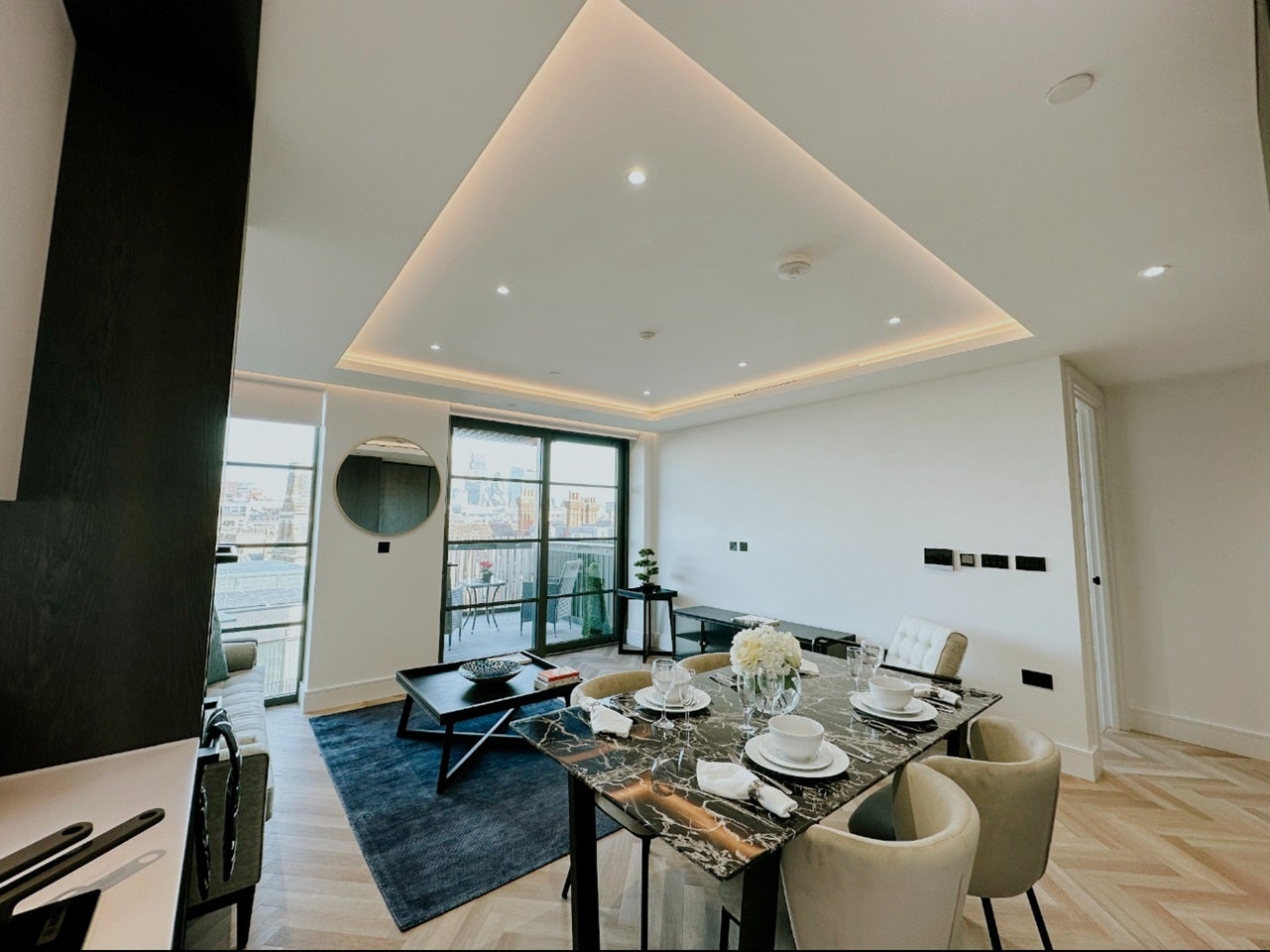 Flat Sawyer Street in Greater London