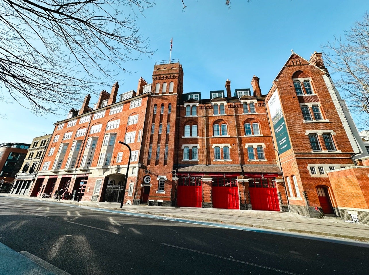 Flat Sawyer Street in Greater London