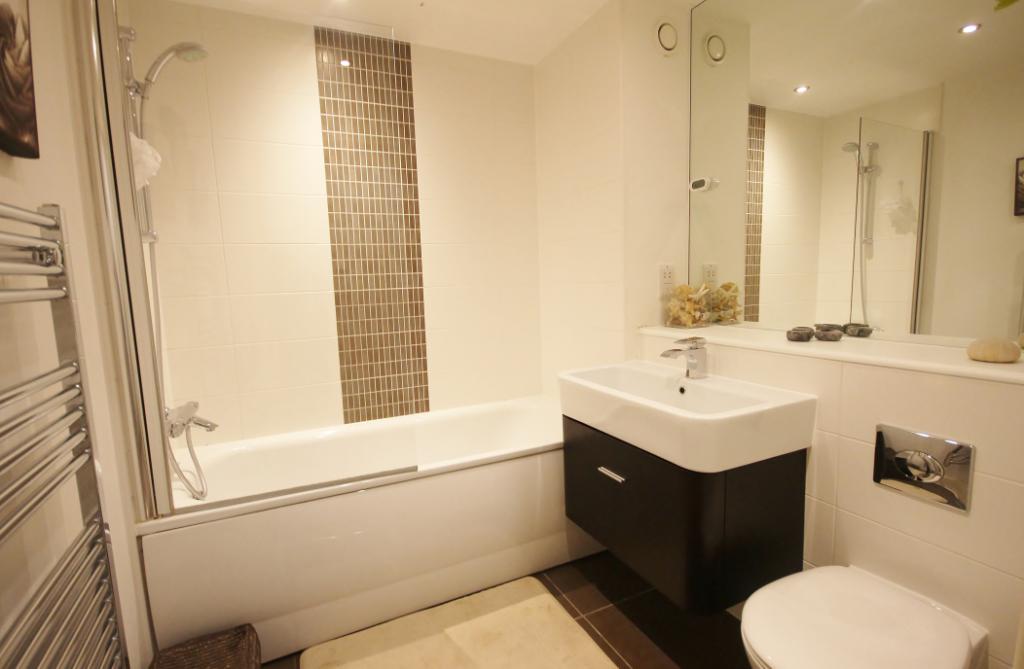 Flat Twickenham Road in Greater London