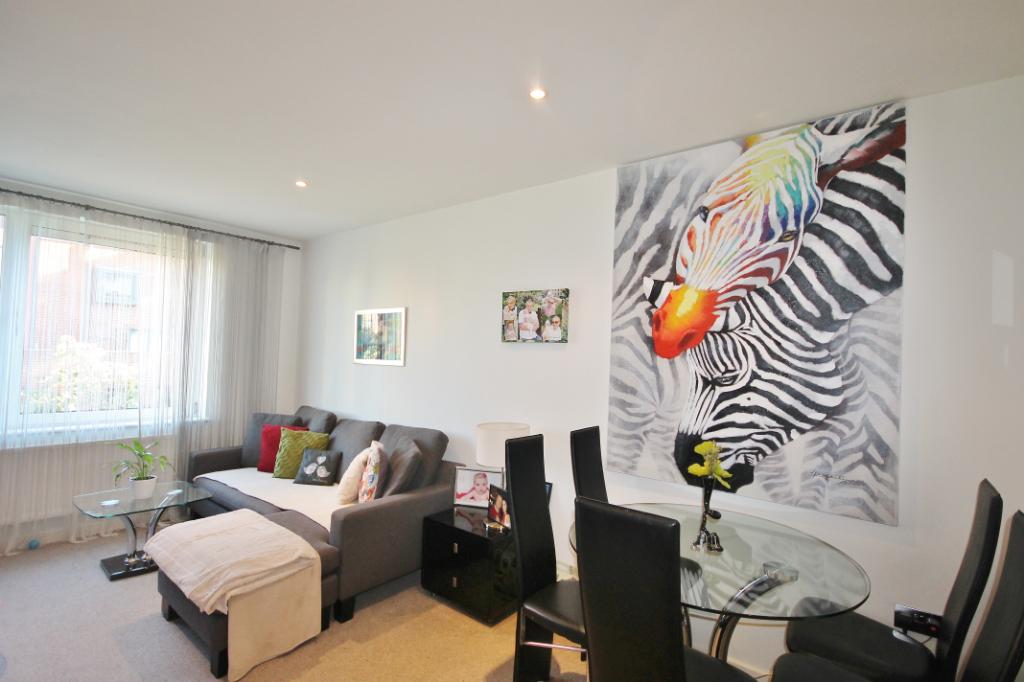 Flat Twickenham Road in Greater London