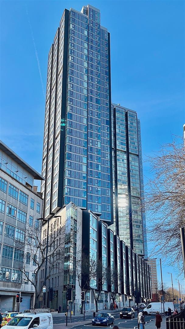 Flat City Road in London