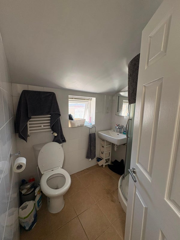 Room Bramfield Road in Greater London