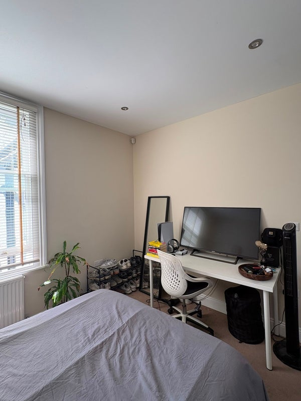 Room Bramfield Road in Greater London