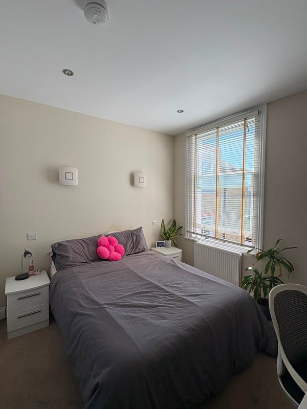 Room Bramfield Road in Greater London