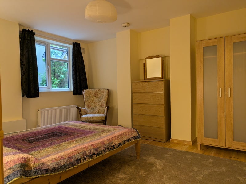 Room Benthal Road in Greater London