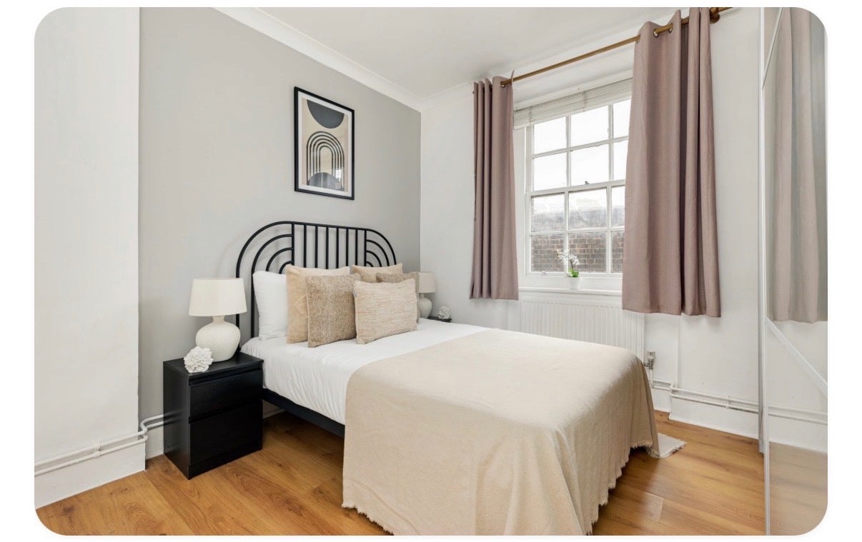 Flat Wellington Way in Greater London