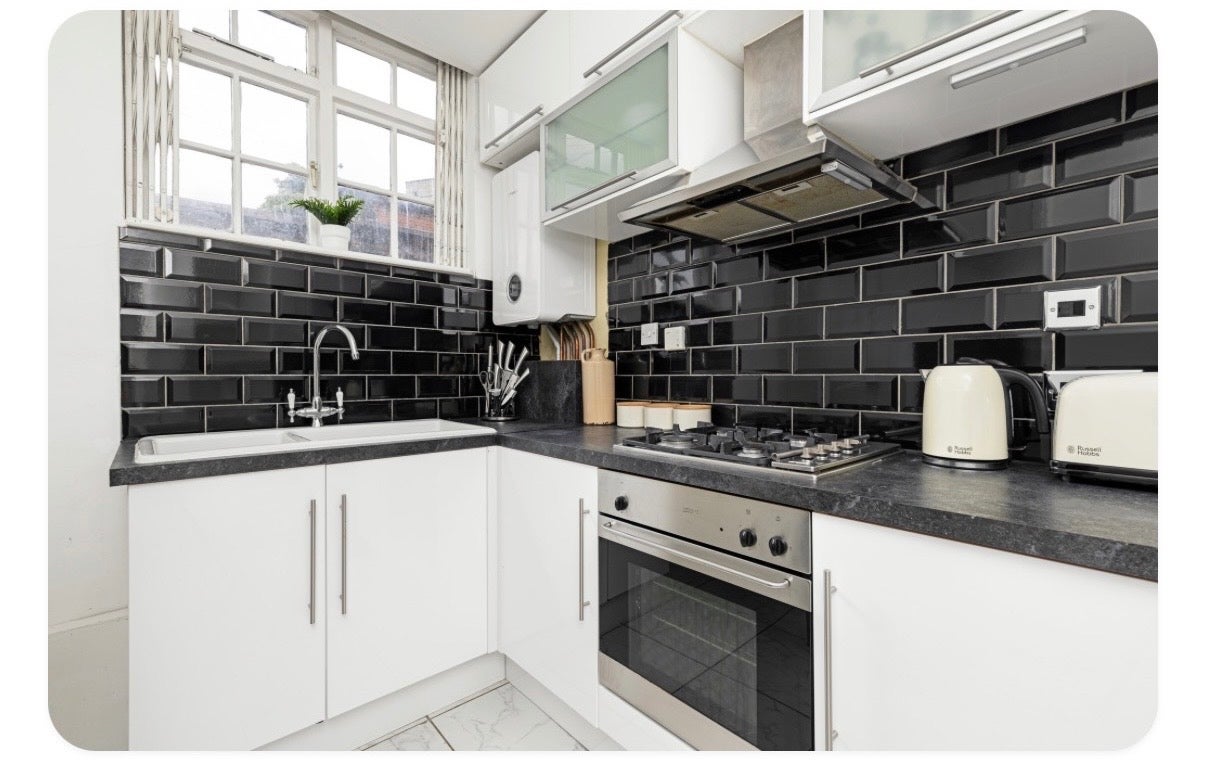 Flat Wellington Way in Greater London