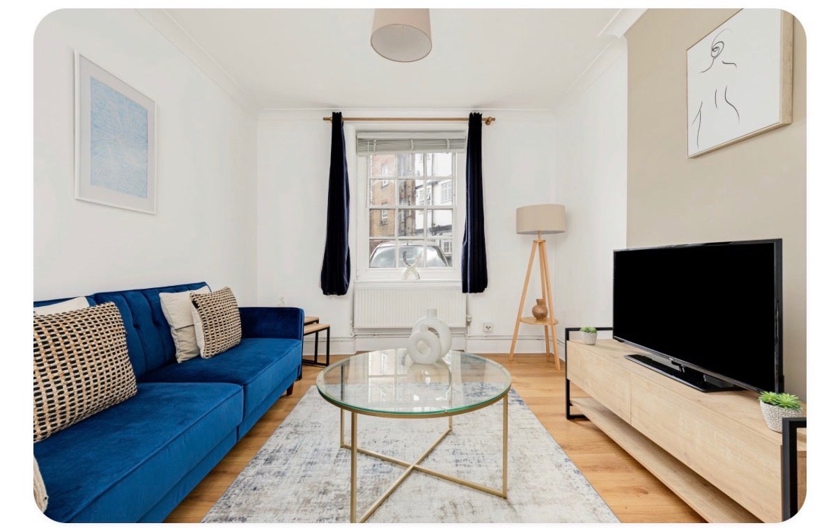 Flat Wellington Way in Greater London