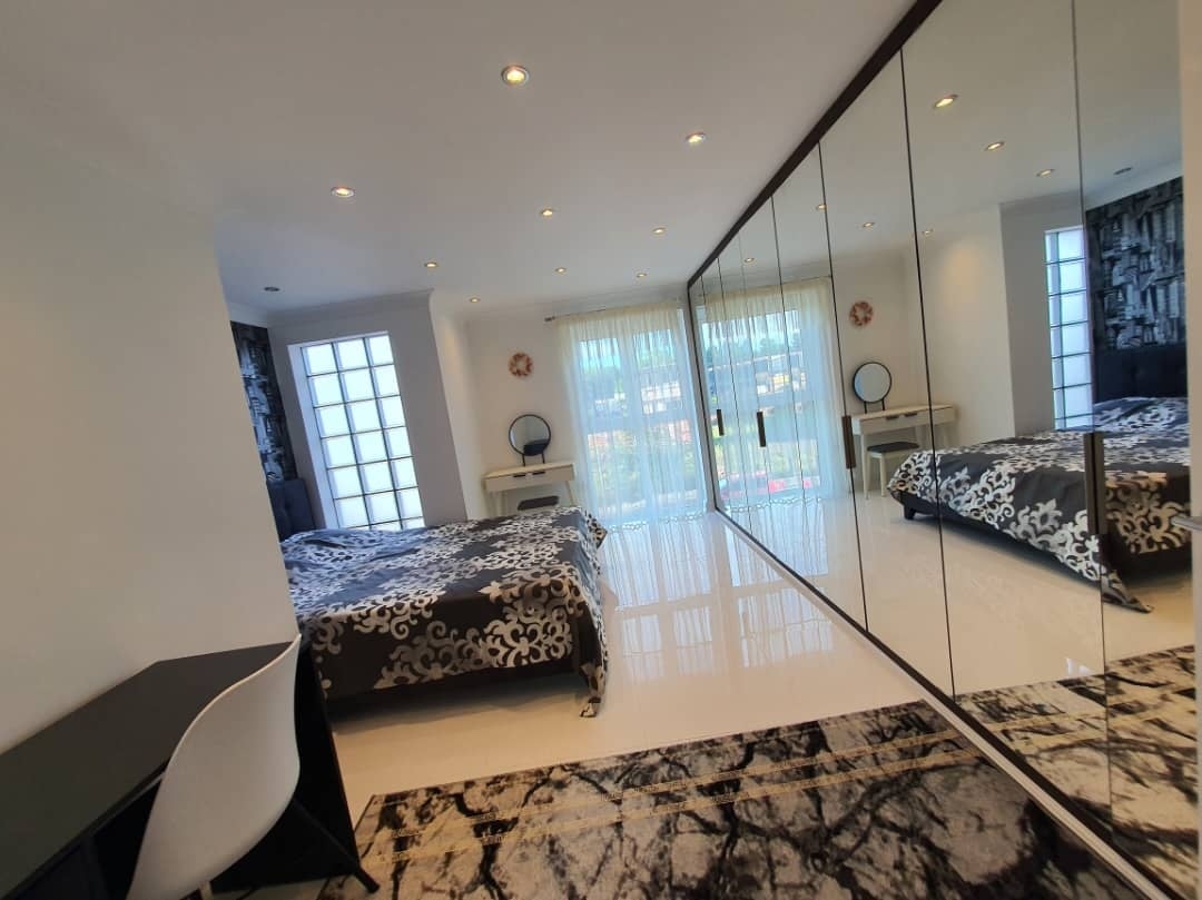 Flat Goldsworth Road in Woking