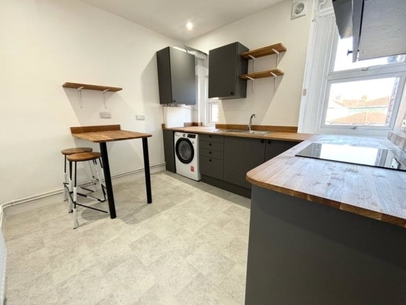 Flat Westcott Place in Swindon