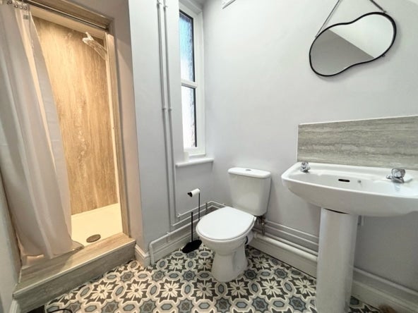Flat Westcott Place in Swindon