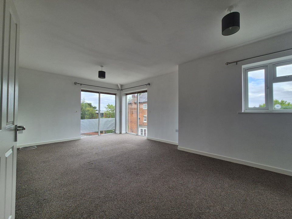 Flat Ryelands Road in Leominster
