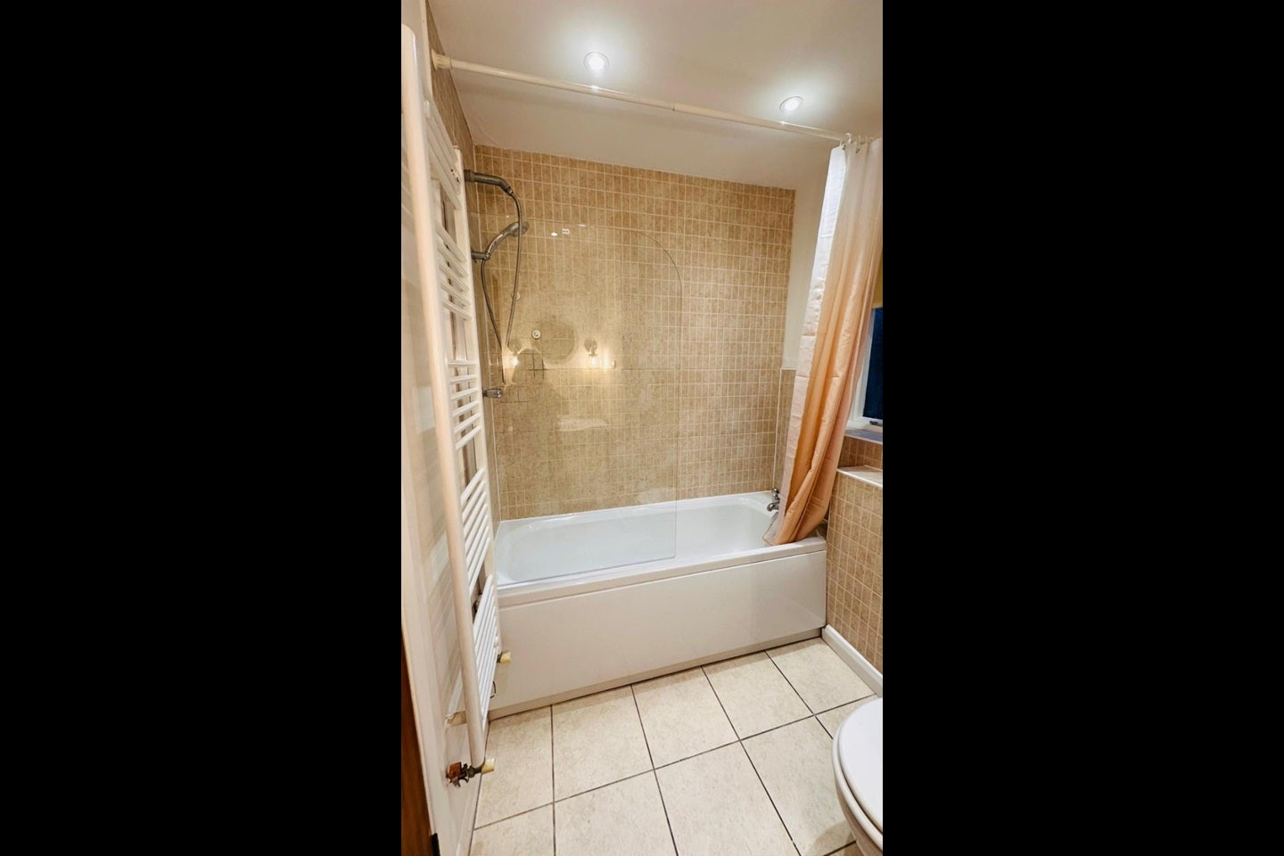 Flat Robinson's Close in Greater London