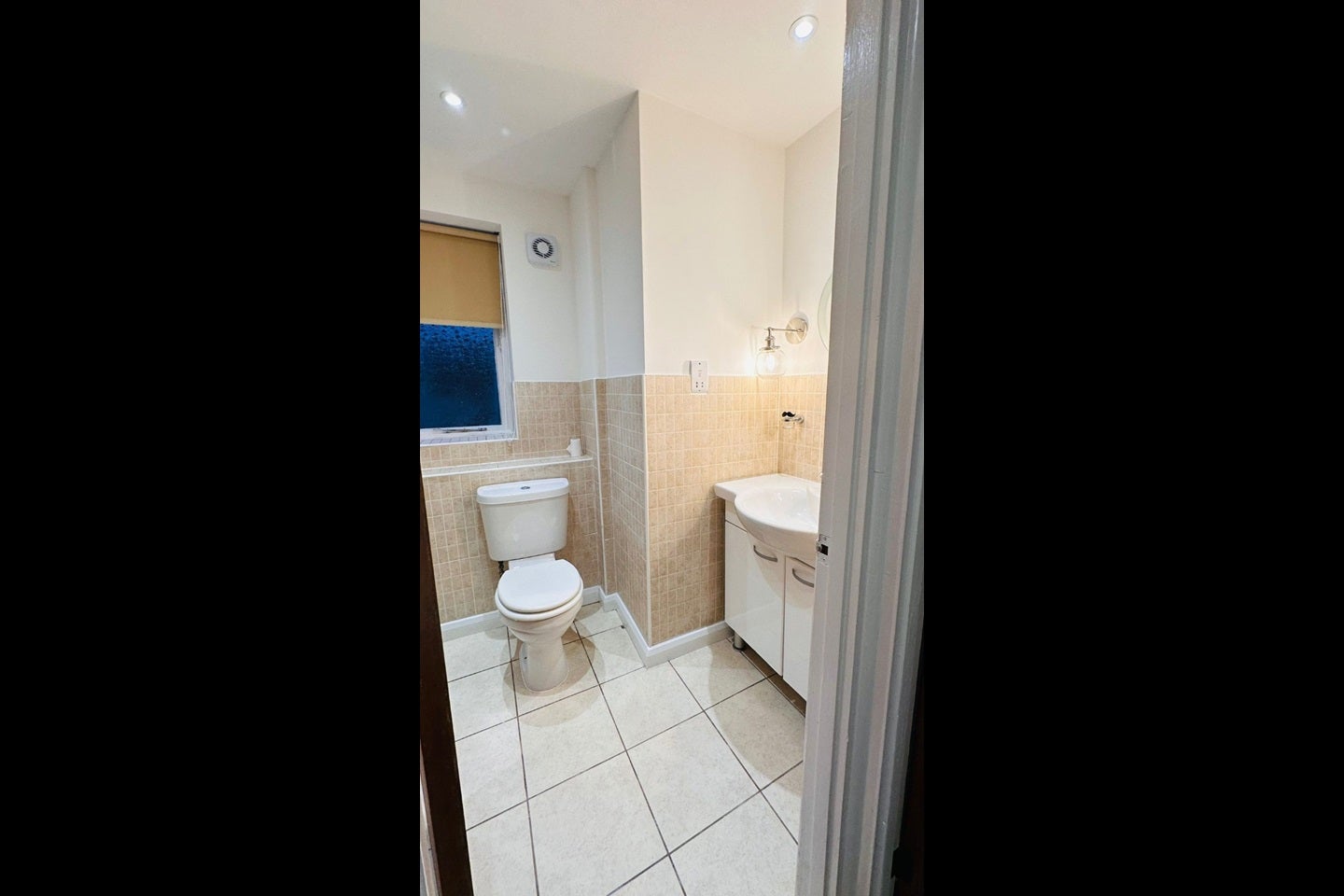 Flat Robinson's Close in Greater London
