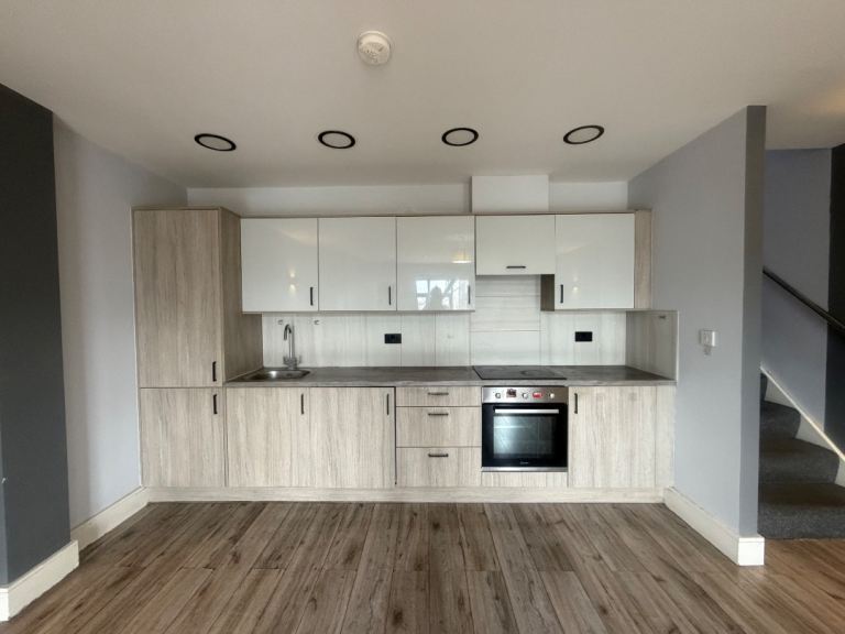 Flat Hornchurch Road in Greater London