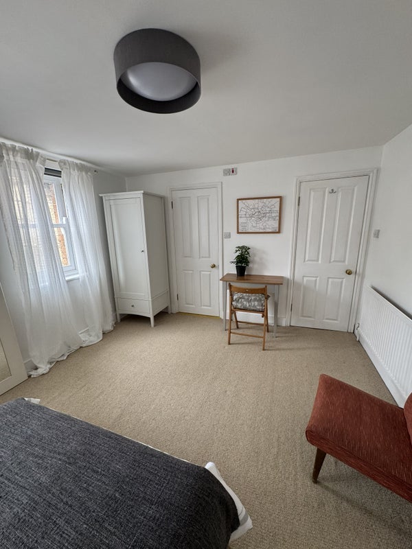 Room Dodbrooke Road in Greater London