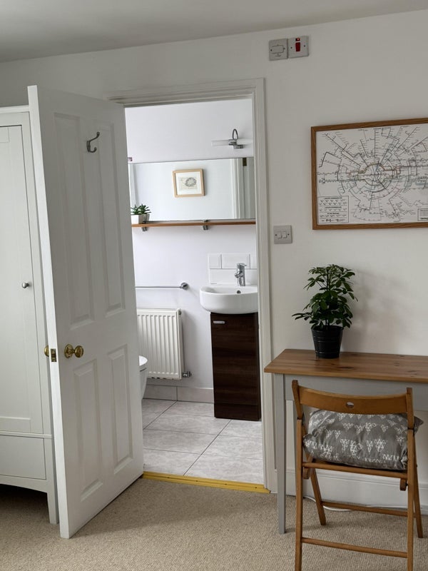 Room Dodbrooke Road in Greater London
