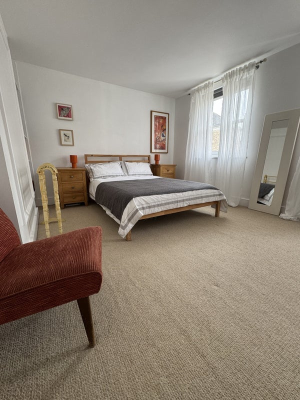 Room Dodbrooke Road in Greater London