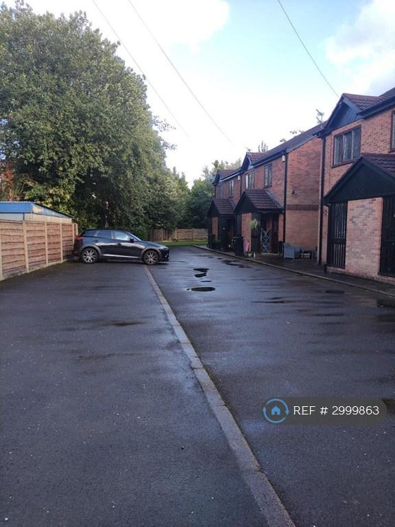 Flat Florence Court in Cheadle