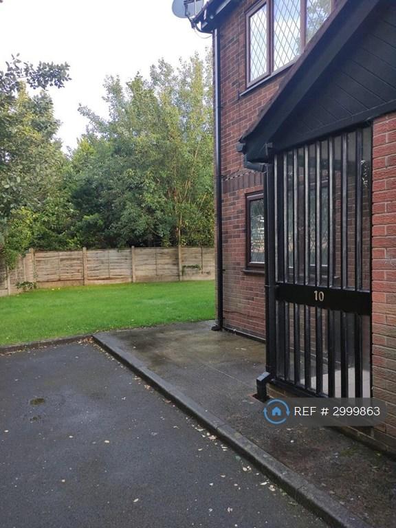 Flat Florence Court in Cheadle
