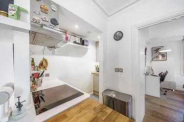 Flat Leamore Street in Greater London